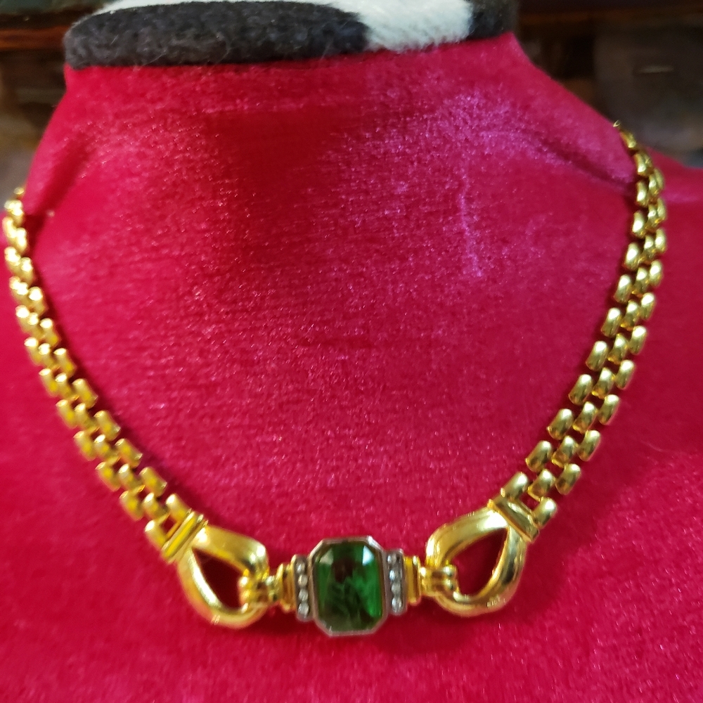 Gold-Tone Necklace with Emerald Green Centerpiece